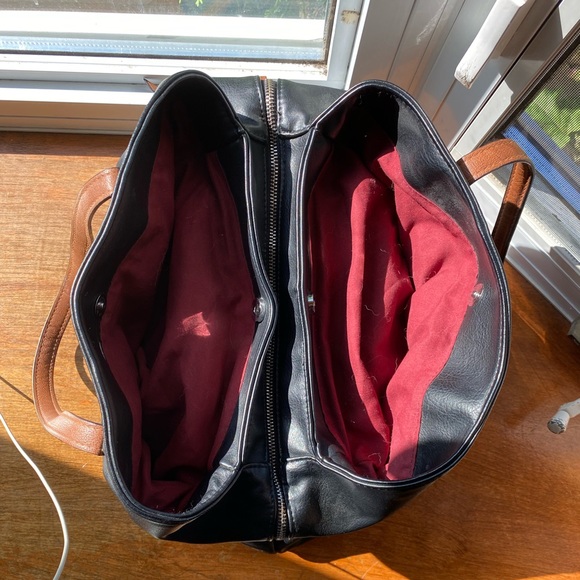 Simon’s spacious purse - Picture 2 of 3